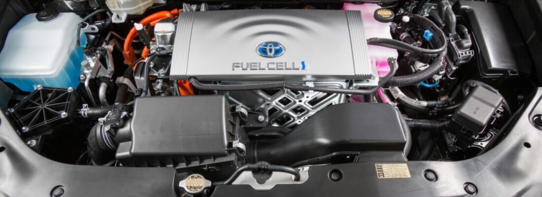 20141118-13-Toyota-introduceert-de-Toyota-Mirai-Fuel-Cell-Brandstof-Auto-op-waterstof