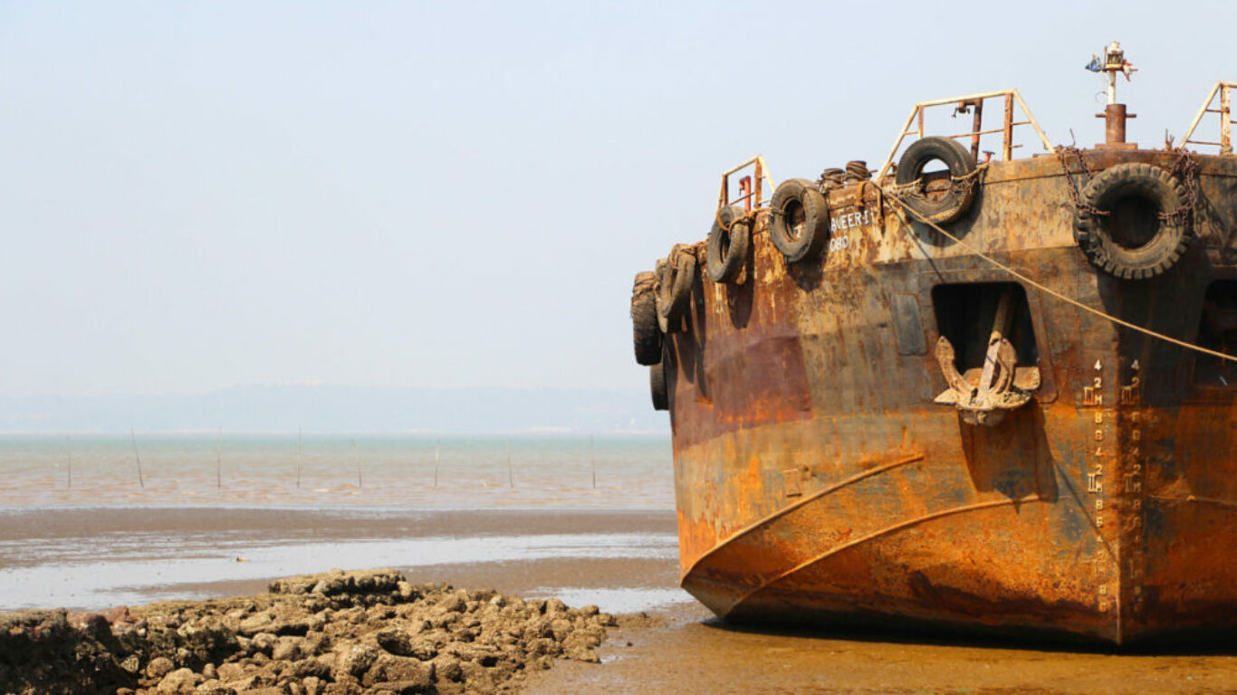 De recycling van oude zeeschepen gebeurt nog altijd veel in Zuid-Azië. Het is goedkoop en de regulering is minimaal. Het […]