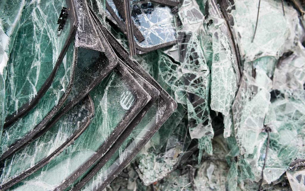 Large glass recyclers such as Maltha in Lommel (Belgium) annually process 1.4 million tons of glass waste, such as hollow glass from bottles and flat glass such as glass from cars, into raw materials for new products. It important to properly process and separate the glass, as car windscreens sometimes contain a layer of lamination. Furthermore, they occasionally contain metals and modern windscreens also have embedded electronics. Advanced sorting machines can even automatically detect glass shards based on their chemical composition and separate them from the flow.