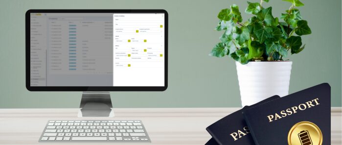 Desktop met dashboard, paspoorten en plant op bureau
